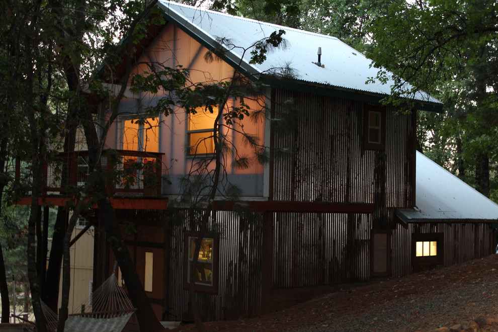 This is an example of a rustic garden shed and building in Sacramento.