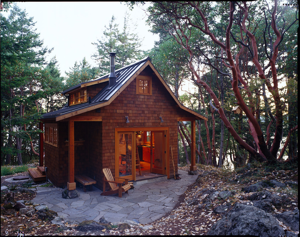 Guesthouse - rustic detached guesthouse idea in Seattle