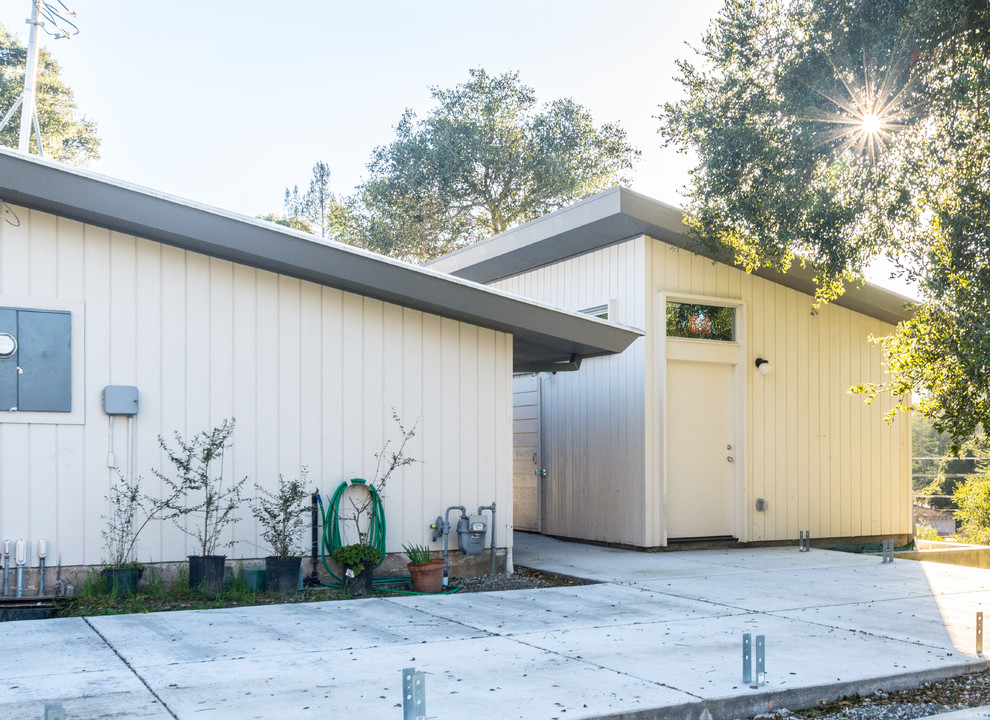 Small 1960s detached studio / workshop shed photo in San Francisco