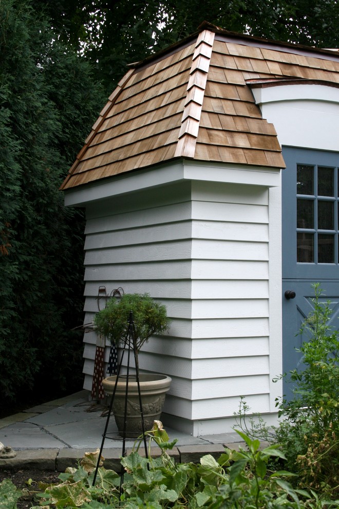 Inspiration for a medium sized traditional detached garden shed in Chicago.
