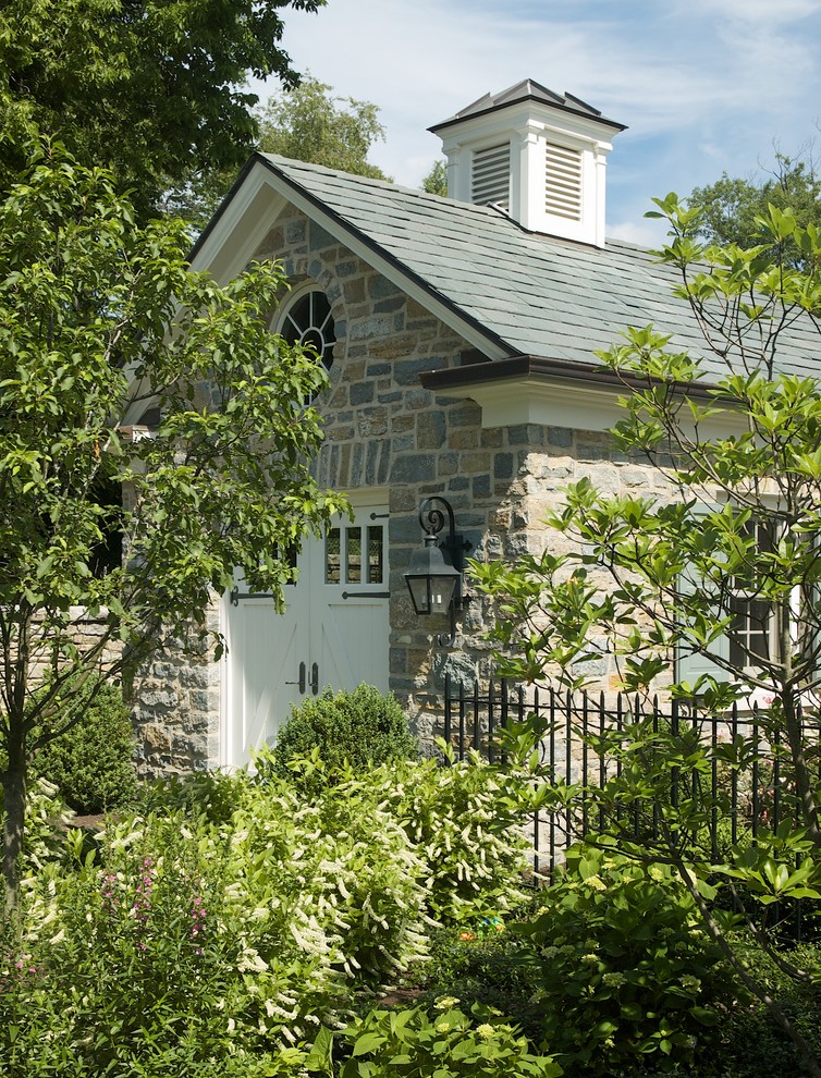 Elegant guesthouse photo in Cincinnati