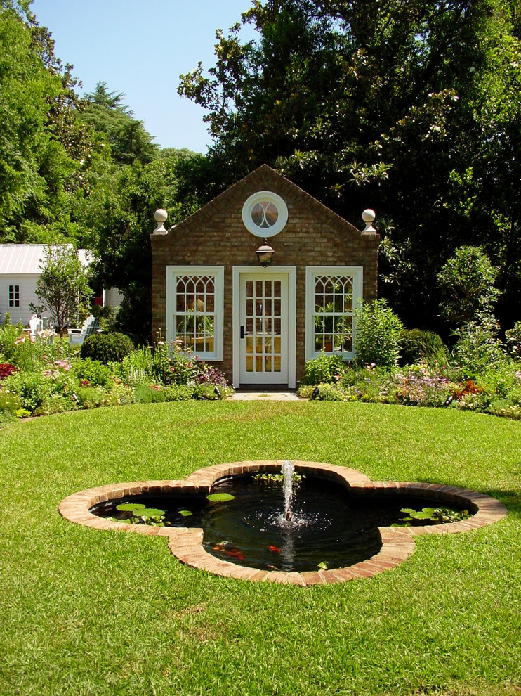 Inspiration for a timeless garden shed remodel in Atlanta