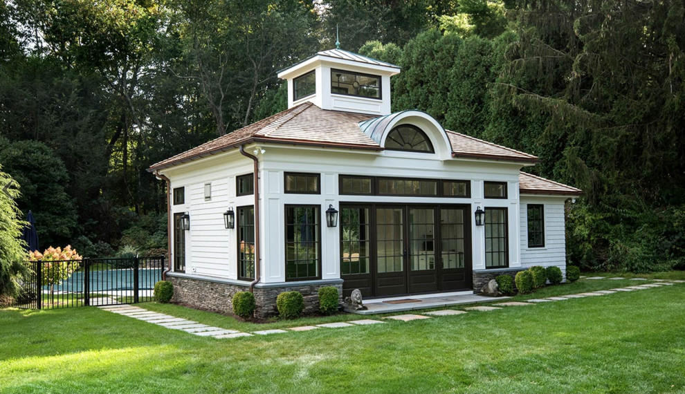 Example of a classic detached guesthouse design in St Louis