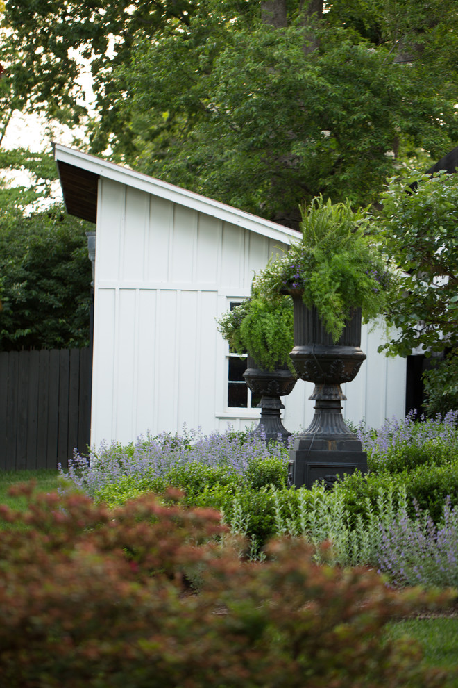 Inspiration for a classic garden shed and building in Little Rock.