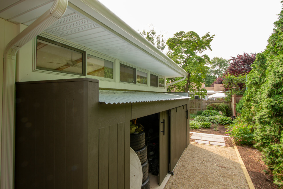 Mid-sized transitional attached garden shed photo in Philadelphia