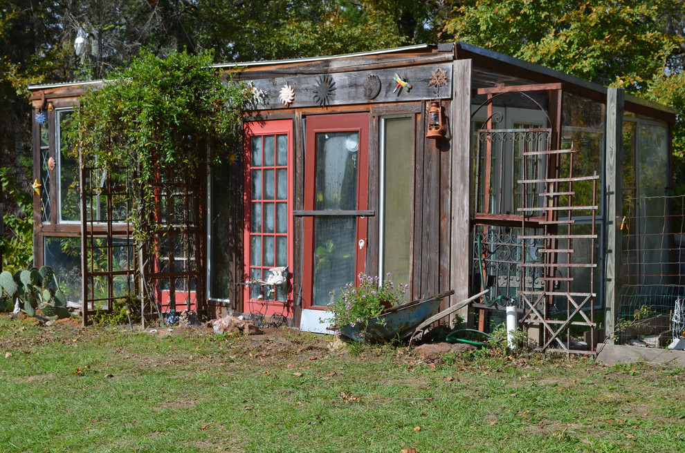 Photo of an eclectic detached greenhouse in Austin.