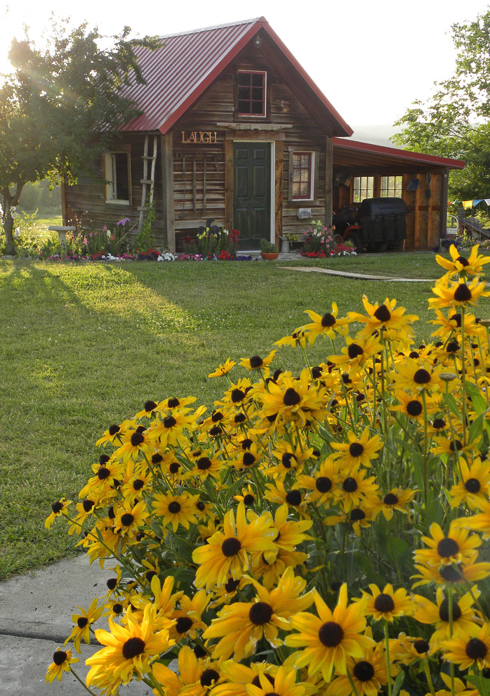 Photo of a farmhouse garden shed and building in Boise.