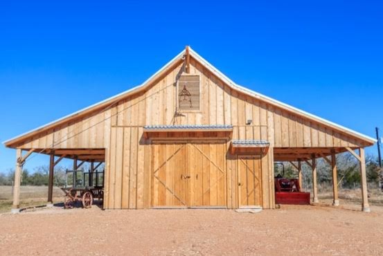 Photo of an expansive farmhouse detached barn in Austin.