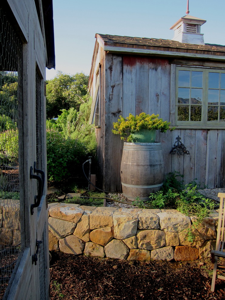 Foto de caseta de jardín independiente de estilo de casa de campo pequeña