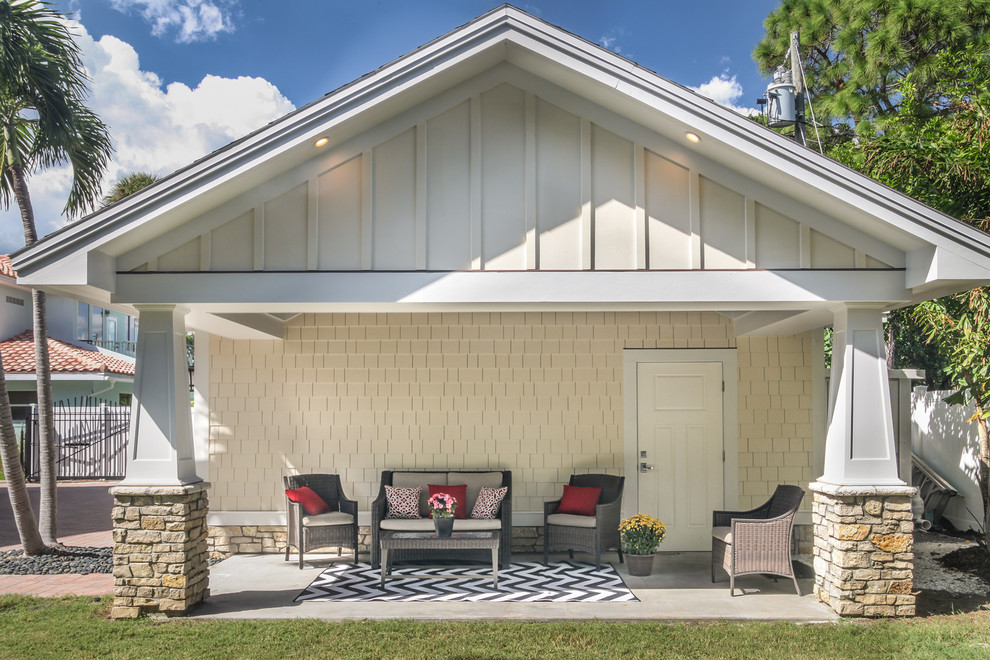 Example of a mid-sized transitional detached studio / workshop shed design in Tampa
