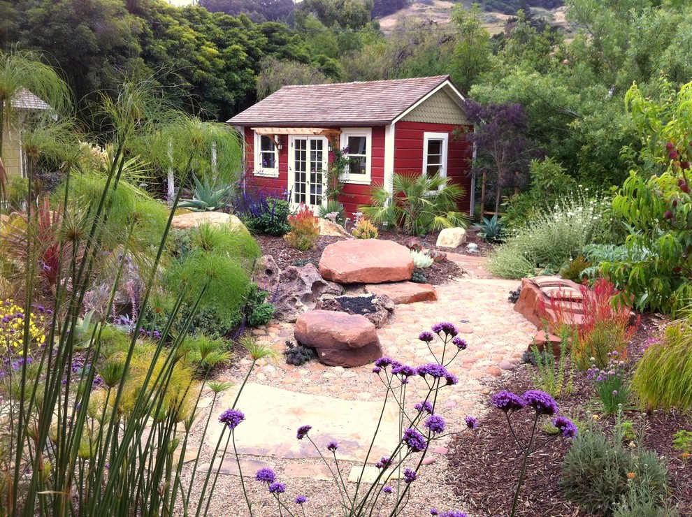 Imagen de caseta de jardín independiente de estilo de casa de campo