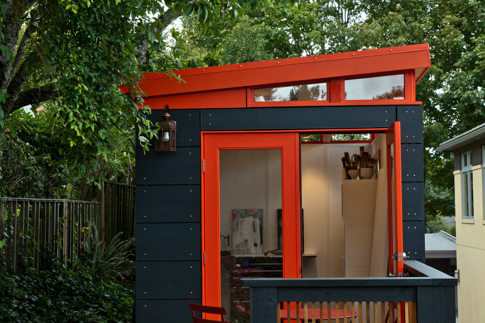 Kleines, Freistehendes Modernes Gartenhaus als Arbeitsplatz, Studio oder Werkraum in Seattle