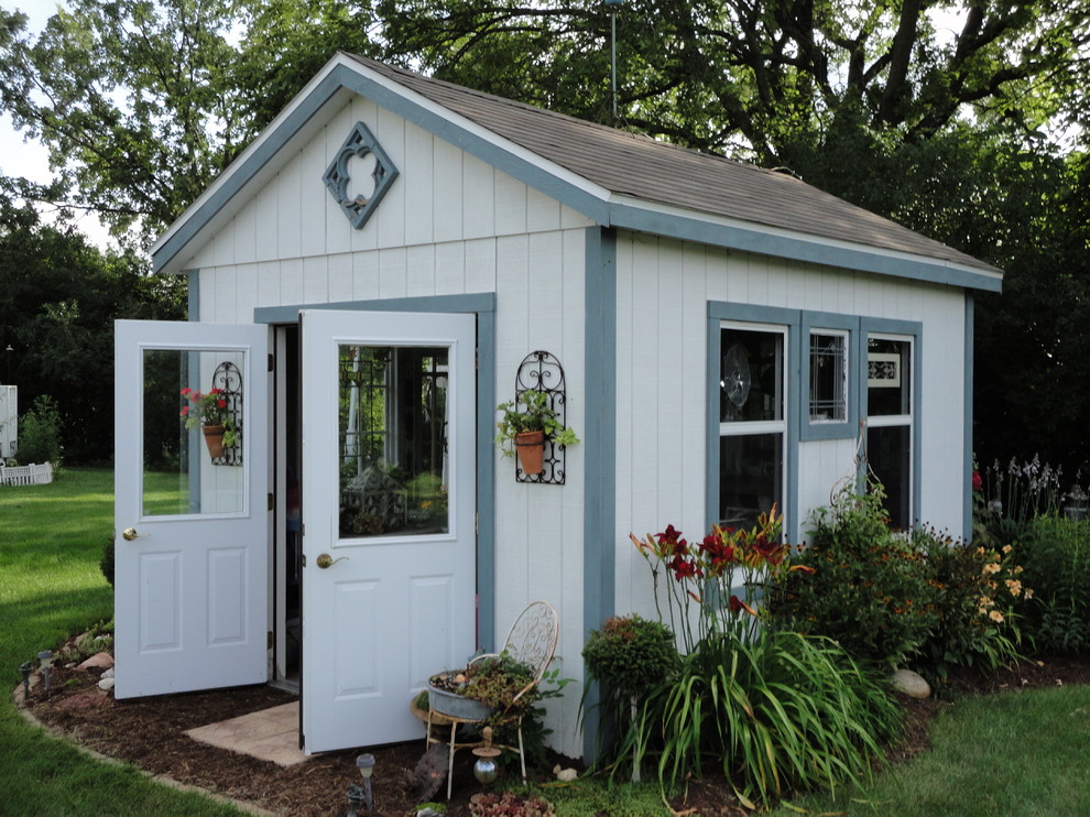 Inspiration for a rustic garden shed remodel in Milwaukee