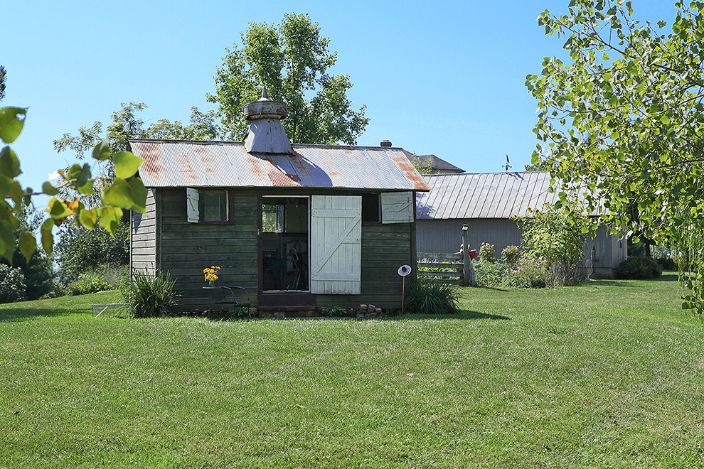 Example of a farmhouse detached studio / workshop shed design in Columbus
