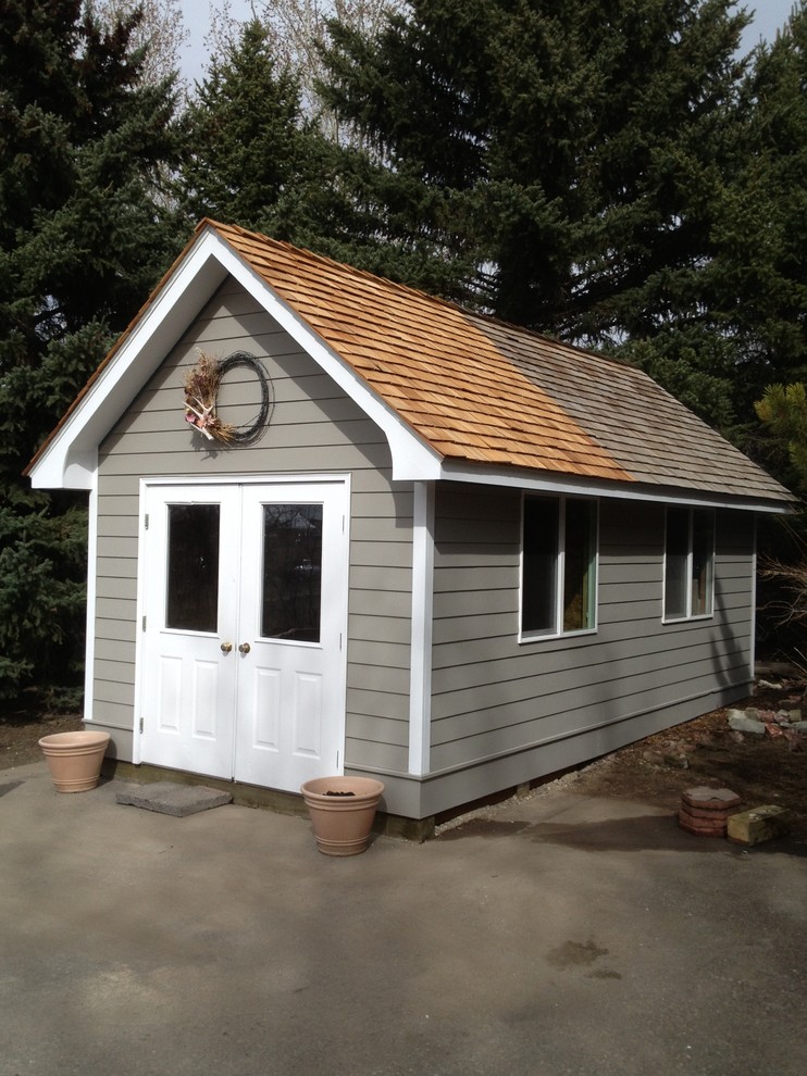 Example of a mid-sized cottage shed design in Other