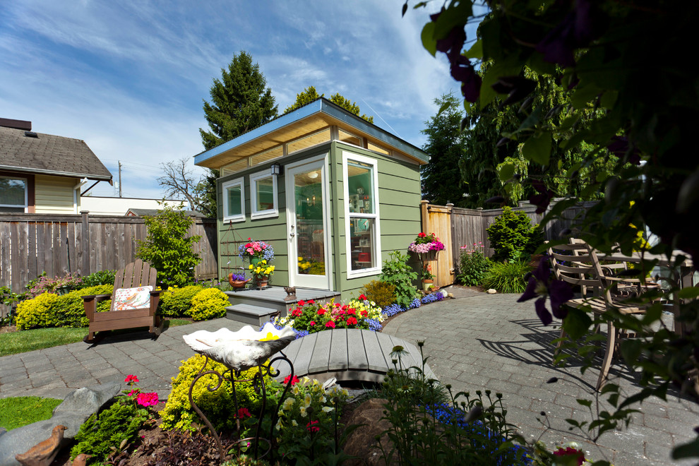 Design ideas for a small classic detached office/studio/workshop in Seattle.