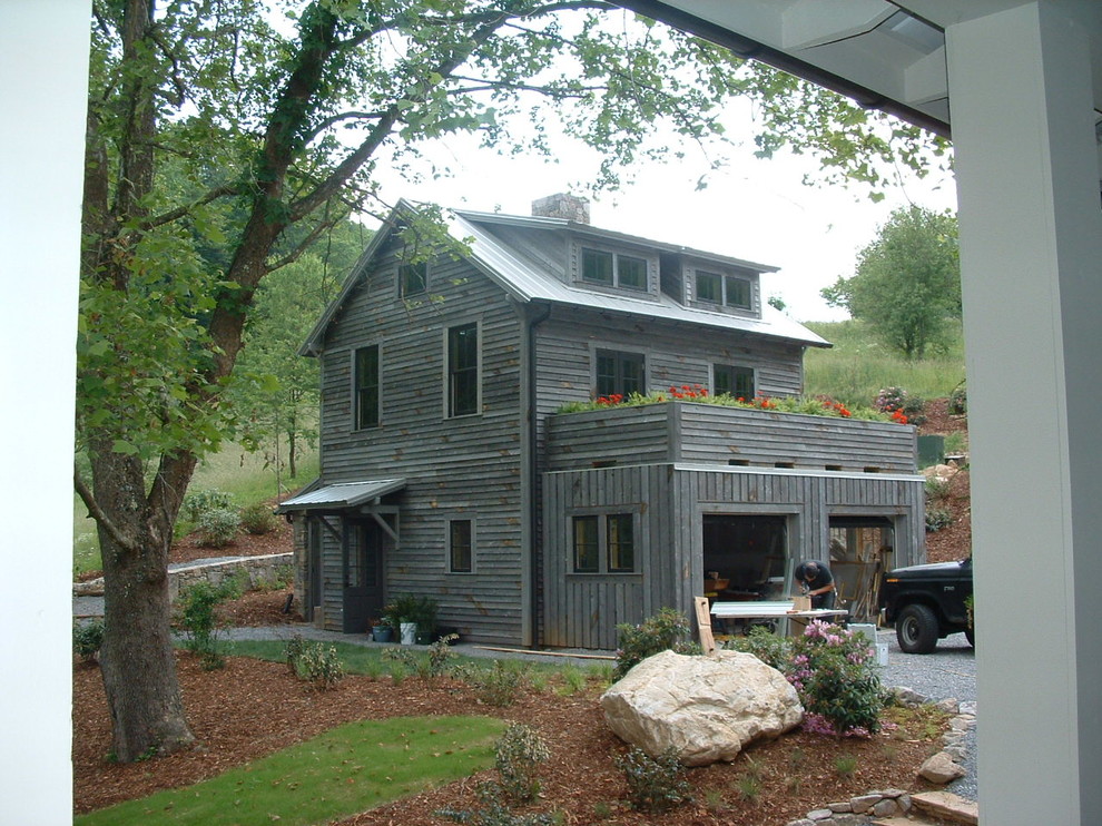 アトランタにあるトラディショナルスタイルのおしゃれな物置小屋・庭小屋の写真