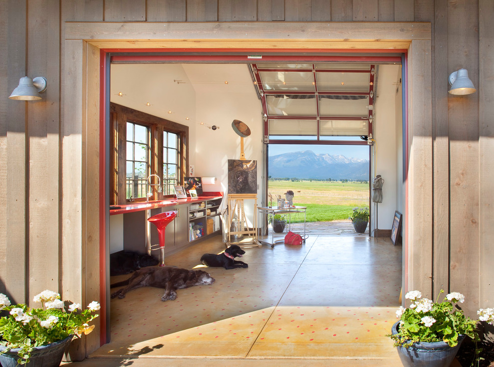 Immagine di garage e rimesse stile rurale con ufficio, studio o laboratorio