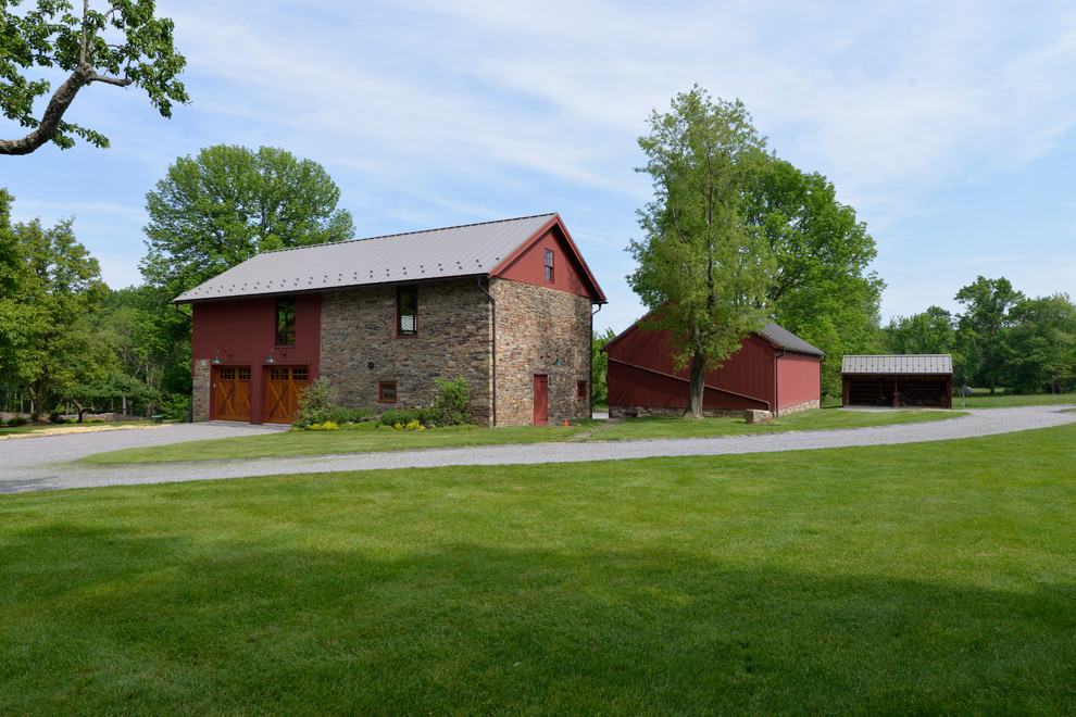 This is an example of a medium sized farmhouse detached barn in New York.