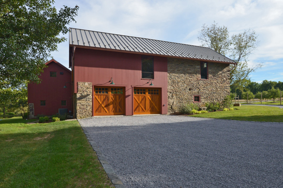 Mid-sized country detached barn photo in New York