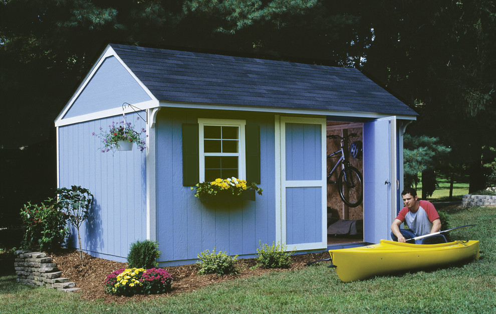 Photo of a medium sized traditional detached office/studio/workshop in Detroit.