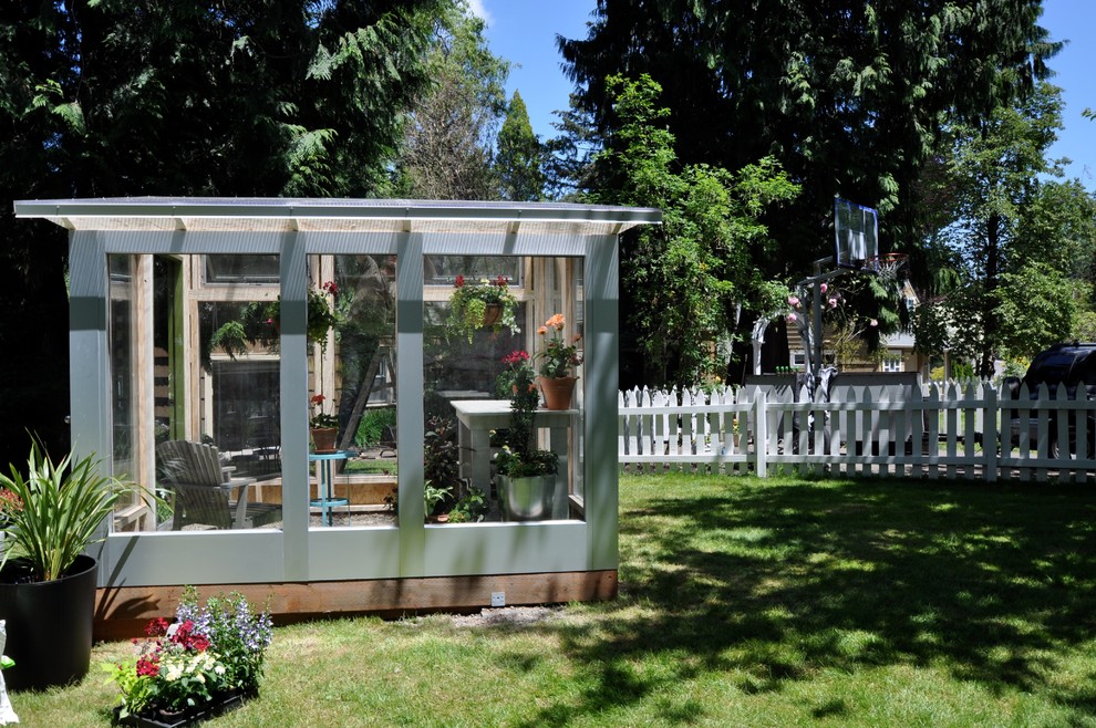 Photo of a small modern garden shed and building in Portland.