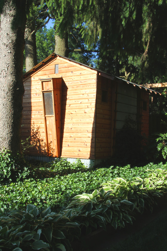 Immagine di un capanno da giardino o per gli attrezzi indipendente industriale di medie dimensioni