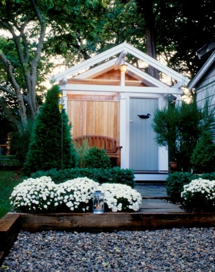 Источник вдохновения для домашнего уюта: маленький отдельно стоящий сарай на участке в морском стиле для на участке и в саду