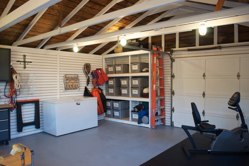 Example of an eclectic shed design in Vancouver