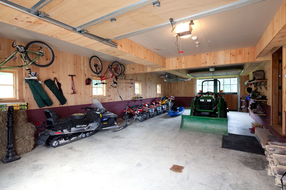 Bild på en vintage garage och förråd