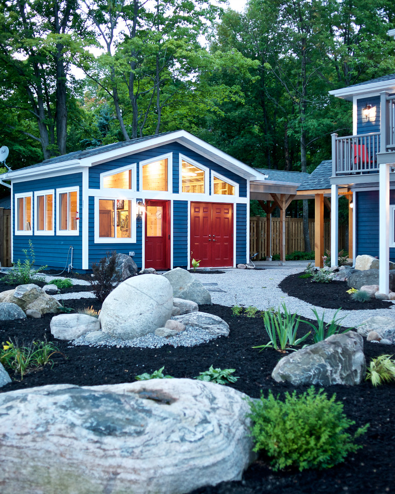 Example of a mid-sized beach style detached studio / workshop shed design