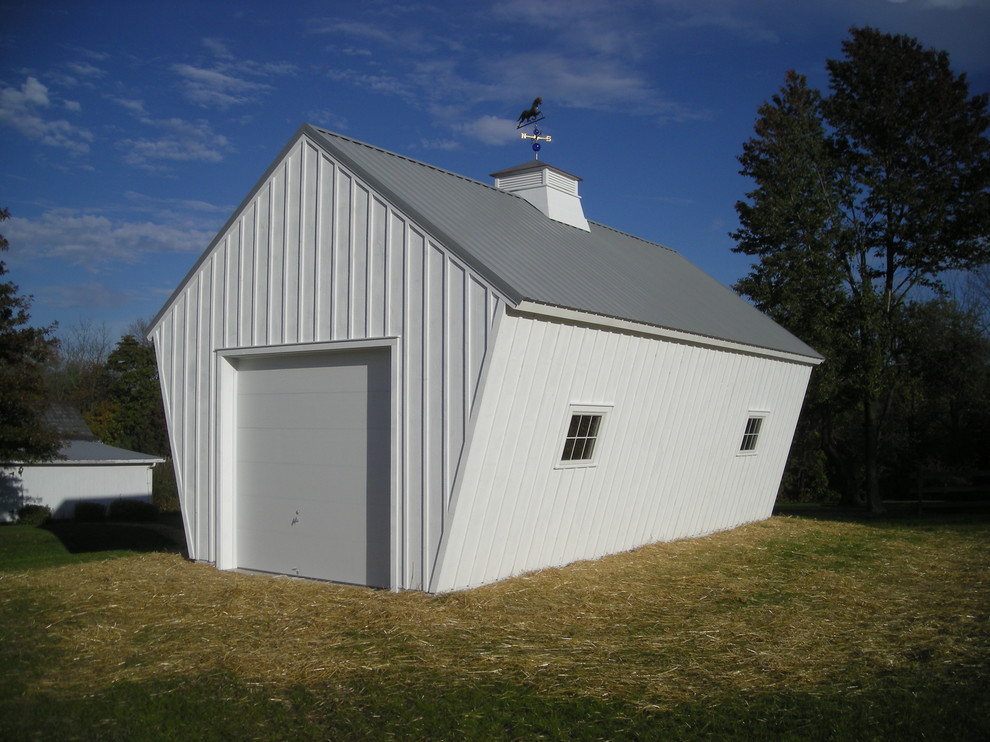 This is an example of a medium sized farmhouse detached barn in Philadelphia.