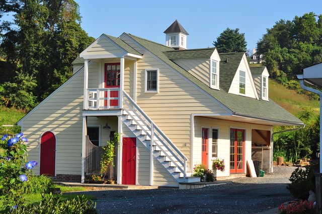Traditional Garage And Shed - Klassisch - Gartenhaus ...