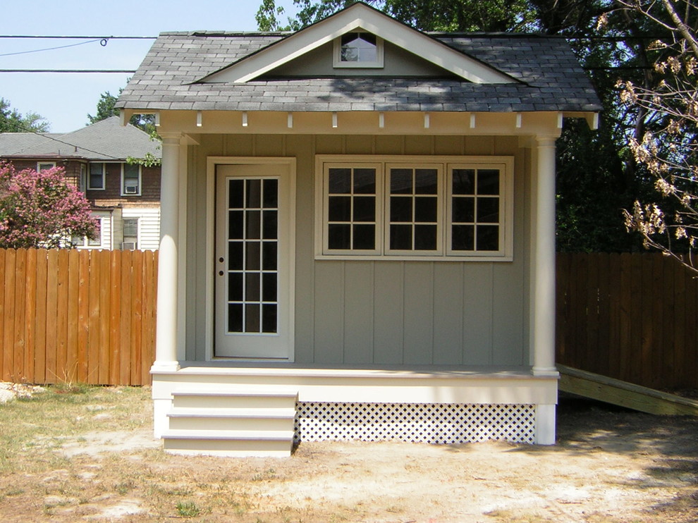 Garden shed - mid-sized traditional detached garden shed idea in Richmond