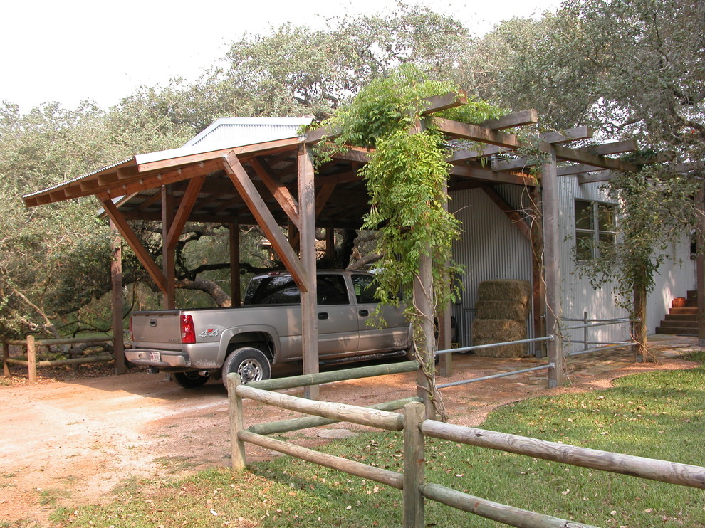 Inspiration for an industrial shed remodel in Austin