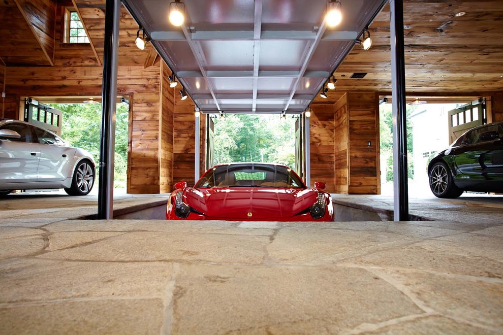 Inspiration pour un garage traditionnel.