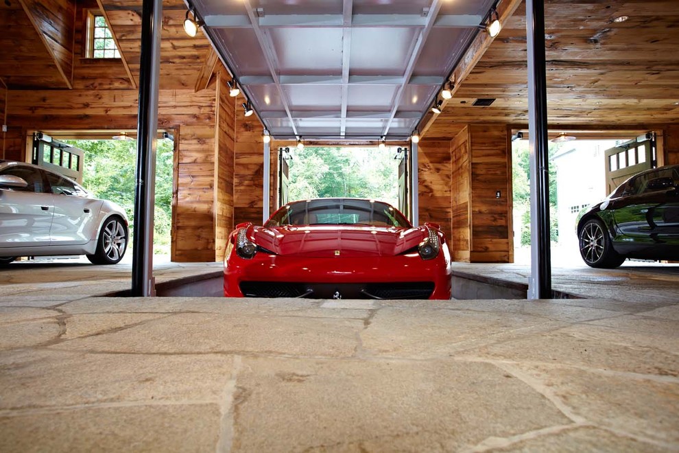 Elegant garage photo in New York