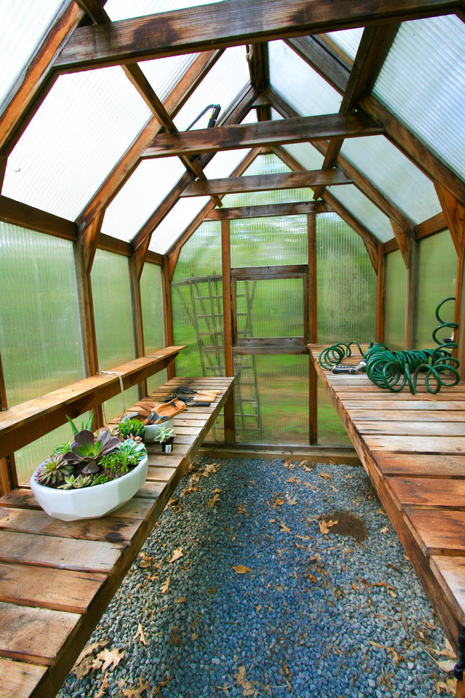 Inspiration för moderna fristående garager och förråd, med växthus