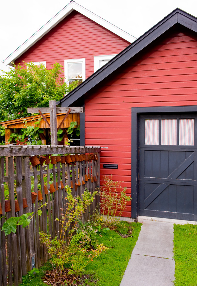 Exempel på en lantlig garage och förråd