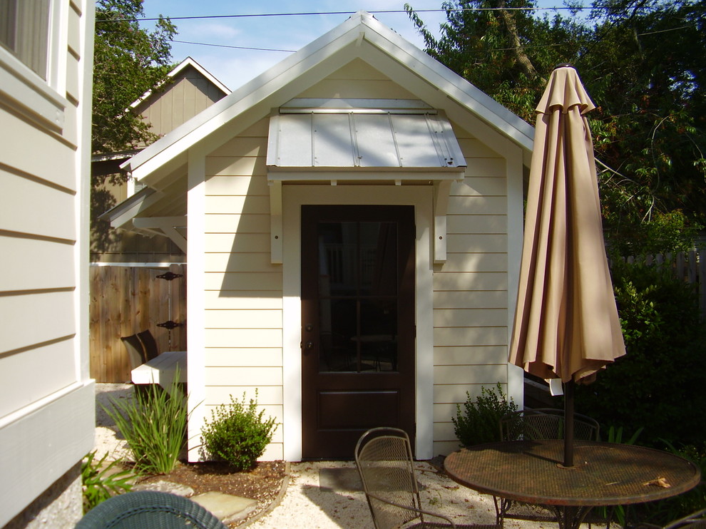 Example of a beach style shed design in Jacksonville