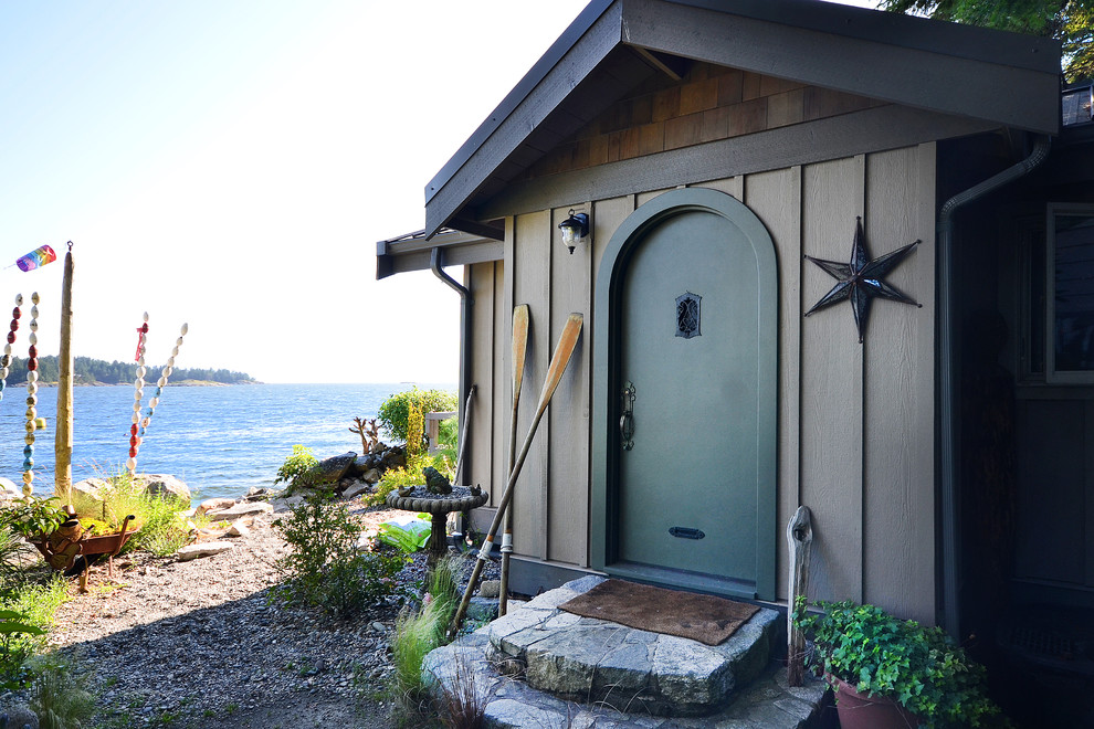 Идея дизайна: домик для гостей в морском стиле