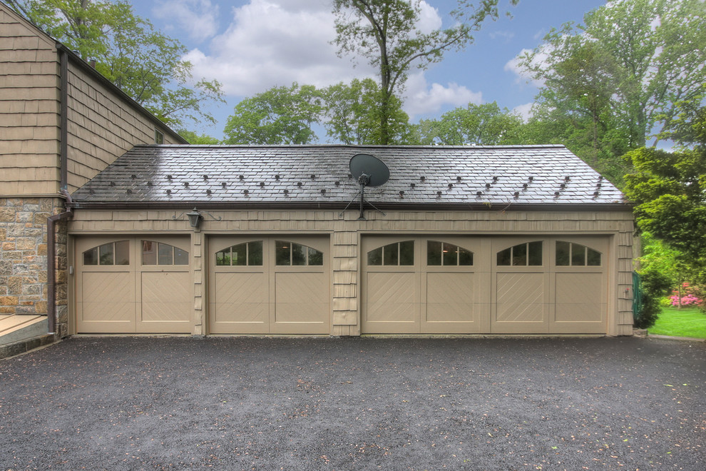 Design ideas for a classic garage in New York.
