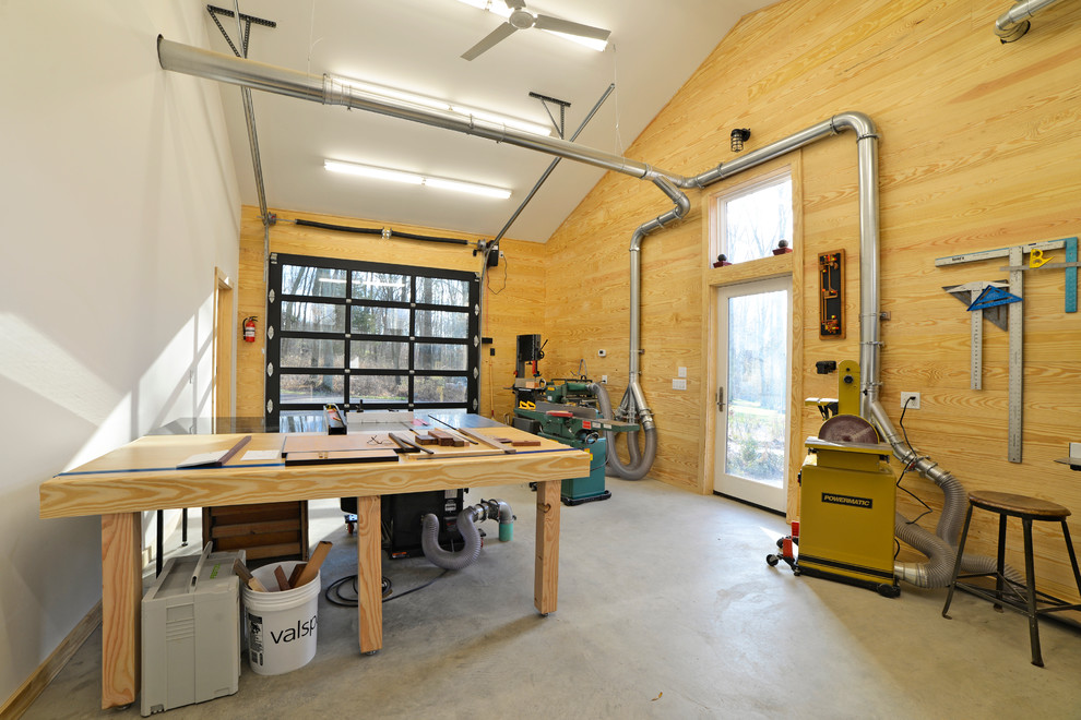 Cette photo montre un grand abri de jardin séparé nature avec un bureau, studio ou atelier.