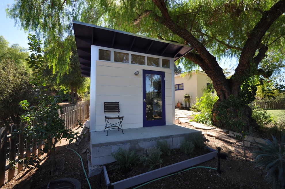 Freistehendes Modernes Gartenhaus als Arbeitsplatz, Studio oder Werkraum in Los Angeles
