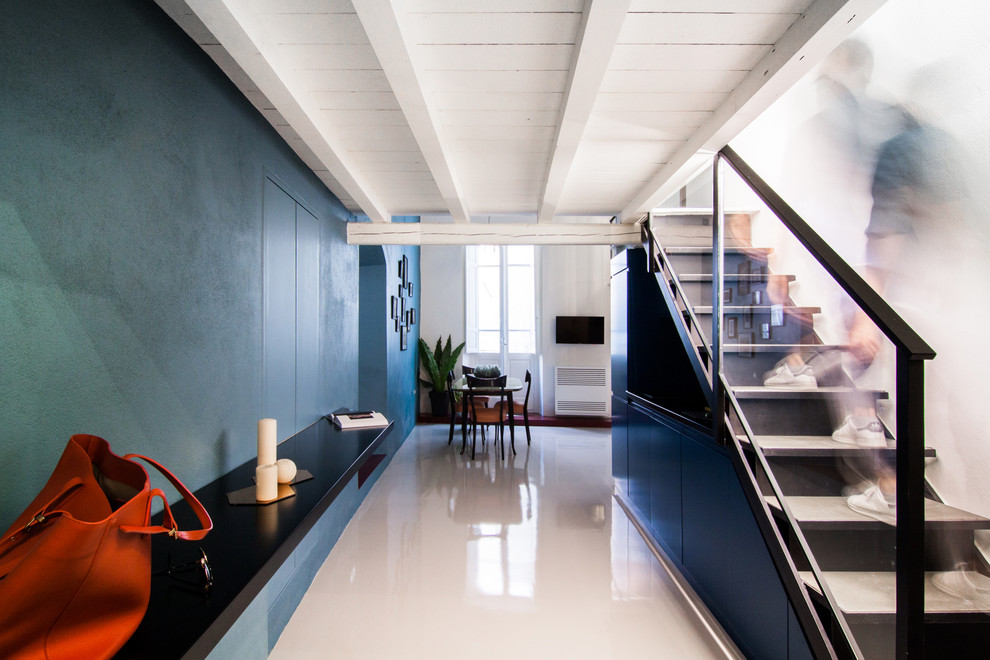 Idee per un soggiorno design con pareti blu