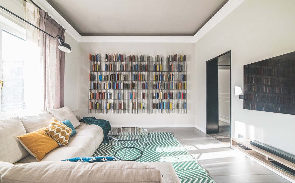 Foto de sala de estar contemporánea con paredes grises y suelo gris