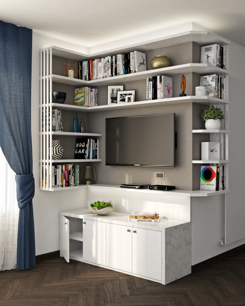 Immagine di un piccolo soggiorno minimal aperto con libreria, pareti bianche, parquet scuro, TV a parete e pavimento marrone