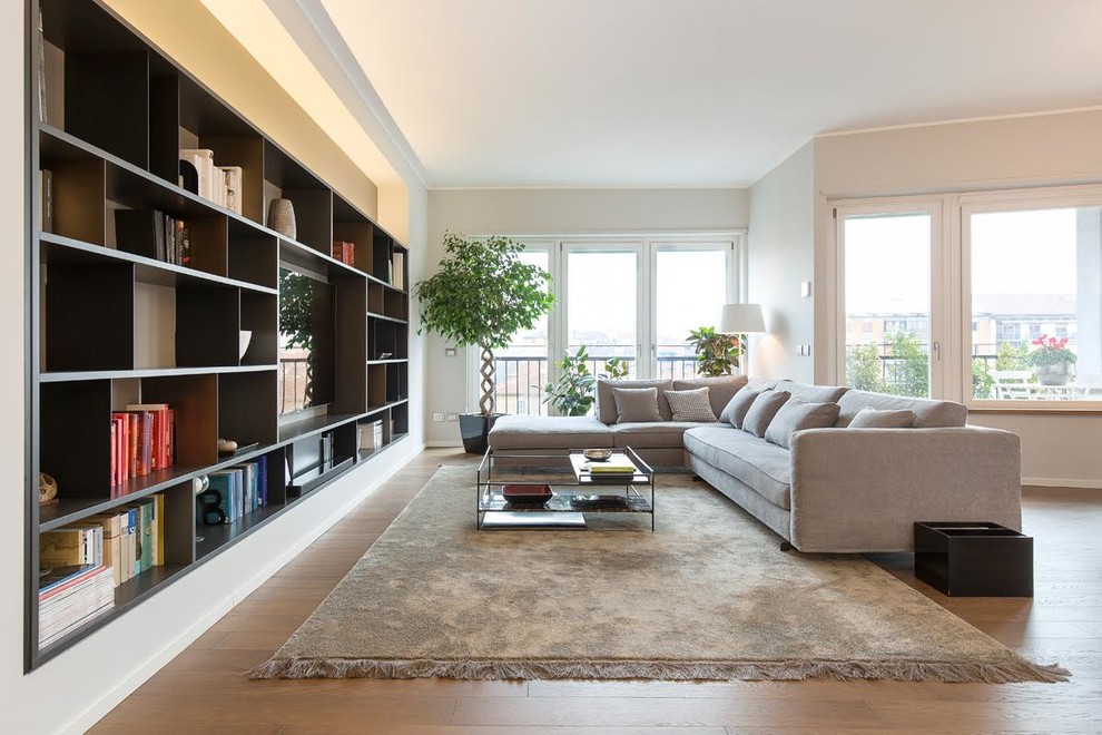 This is an example of a contemporary living room in Milan.