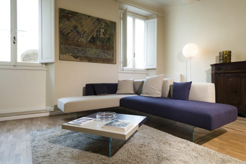 Immagine di un soggiorno design di medie dimensioni e chiuso con sala formale