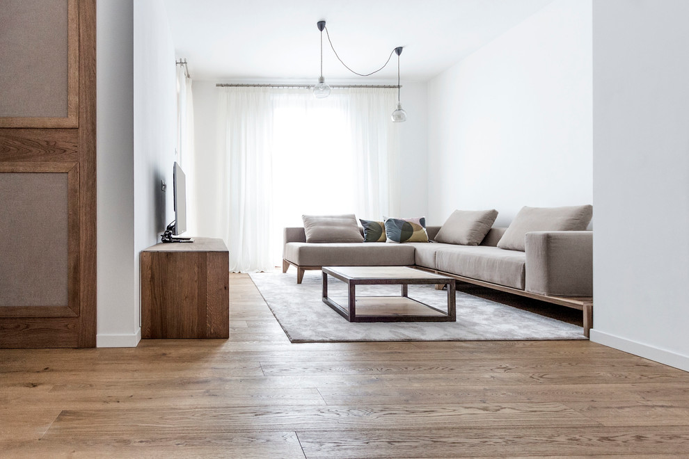 Living room - modern living room idea in Milan